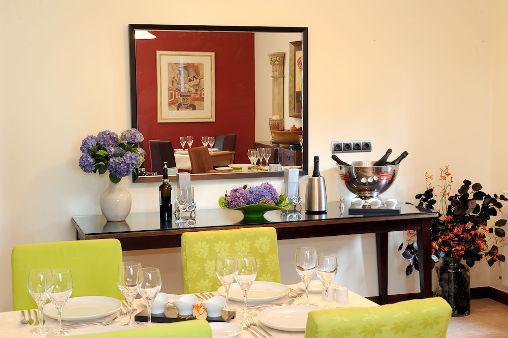 Quinta Cova do Milho — Restaurant & bars in Santa Cruz, Madeira