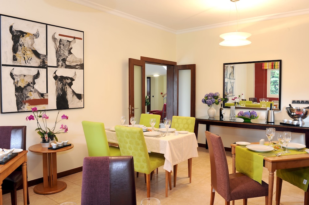 Quinta Cova do Milho — Restaurant & bars in Santa Cruz, Madeira