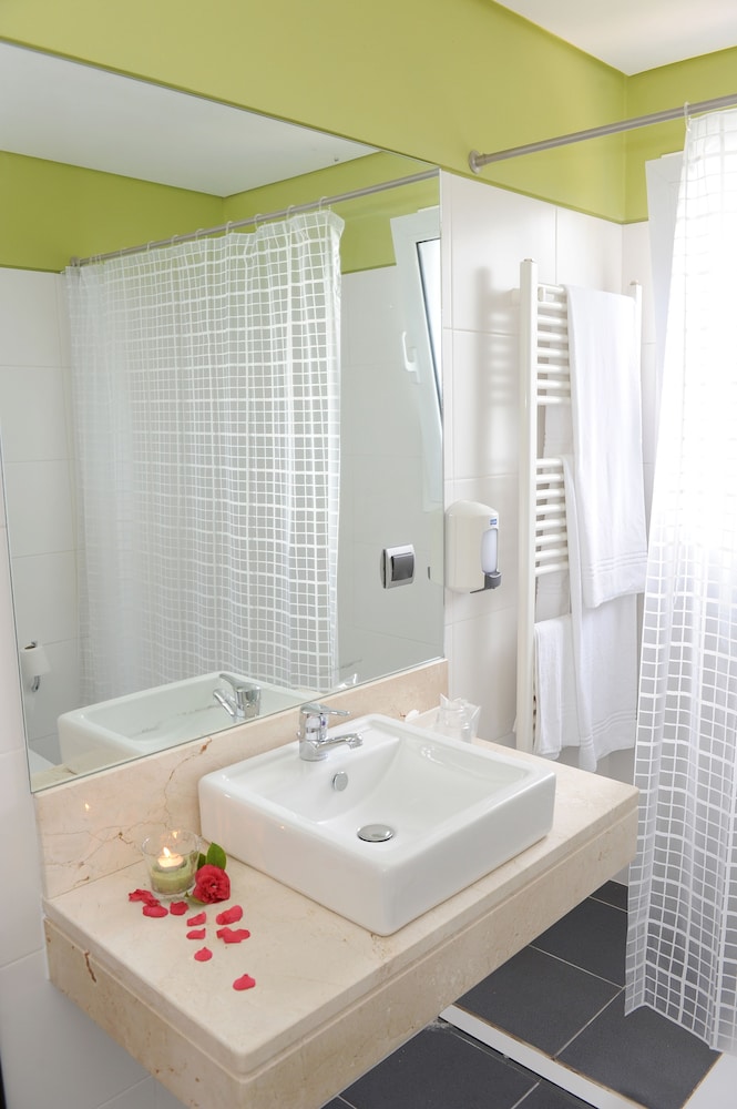 Quinta Cova do Milho — Hotel rooms in Santa Cruz, Madeira