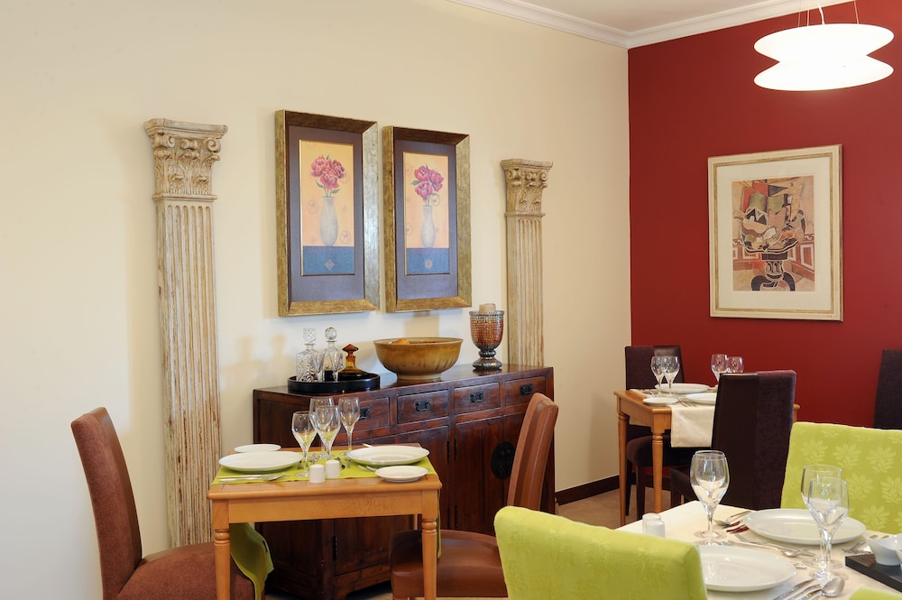 Quinta Cova do Milho — Restaurant & bars in Santa Cruz, Madeira