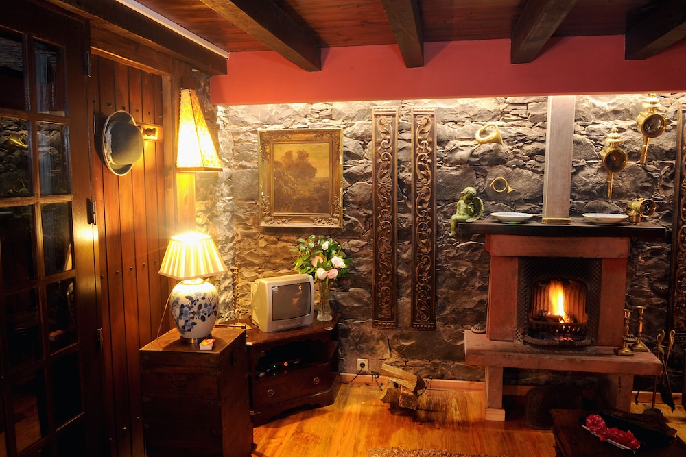 Quinta Cova do Milho — Hotel rooms in Santa Cruz, Madeira