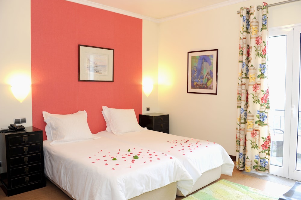 Quinta Cova do Milho — Hotel rooms in Santa Cruz, Madeira