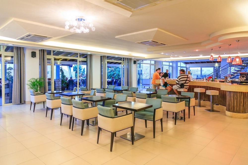 Natura Park Village Hotel & Spa — Restaurant & bars in Psalidi, South Aegean