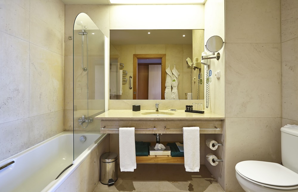 PortoBay Serra Golf — Hotel rooms in Santa Cruz, Madeira