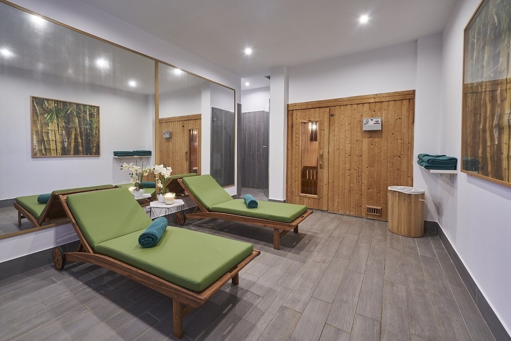 Hotel Quinta Do Furao — Spa in Santana, Madeira