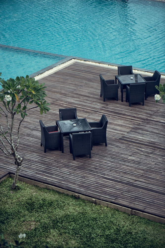 Suriya Resort — Swimming pool in Negombo, Western Province