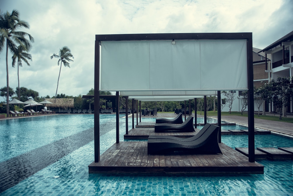 Suriya Resort — Swimming pool in Negombo, Western Province