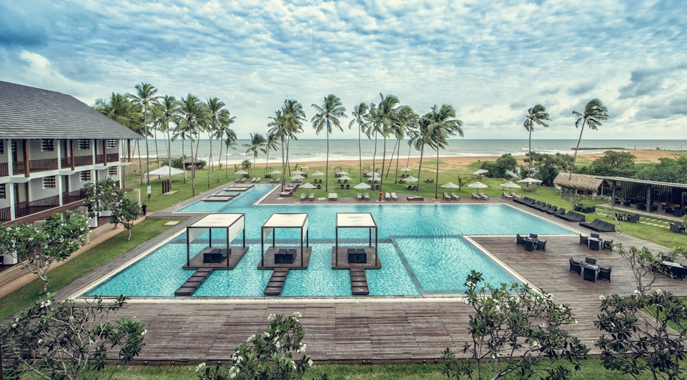 Suriya Resort — Swimming pool in Negombo, Western Province