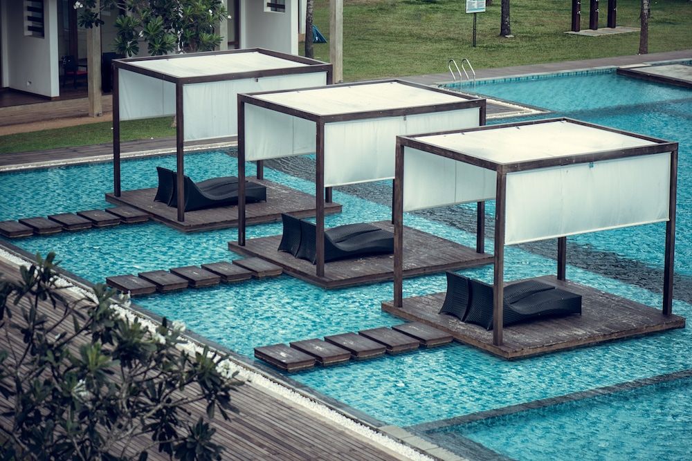 Suriya Resort — Swimming pool in Negombo, Western Province