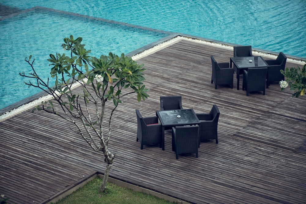 Suriya Resort — Swimming pool in Negombo, Western Province