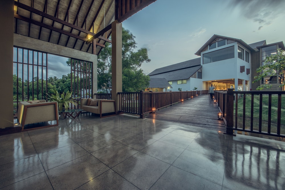 Suriya Resort — Hotel building in Negombo, Western Province