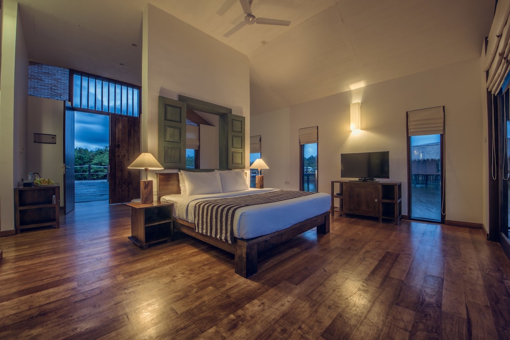 Suriya Resort — Hotel rooms in Negombo, Western Province