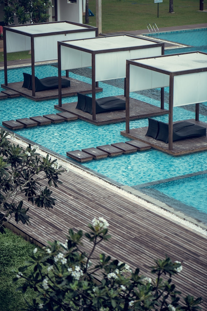 Suriya Resort — Swimming pool in Negombo, Western Province