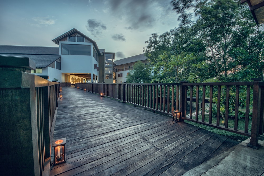 Suriya Resort — Hotel building in Negombo, Western Province