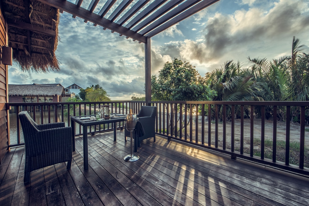 Suriya Resort — Hotel building in Negombo, Western Province