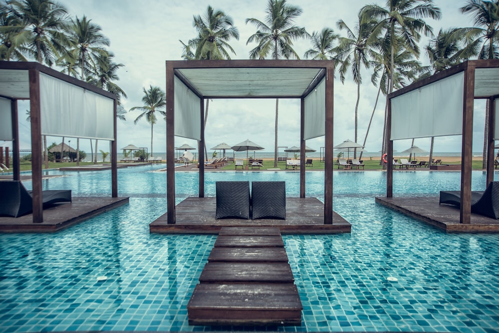 Suriya Resort — Swimming pool in Negombo, Western Province