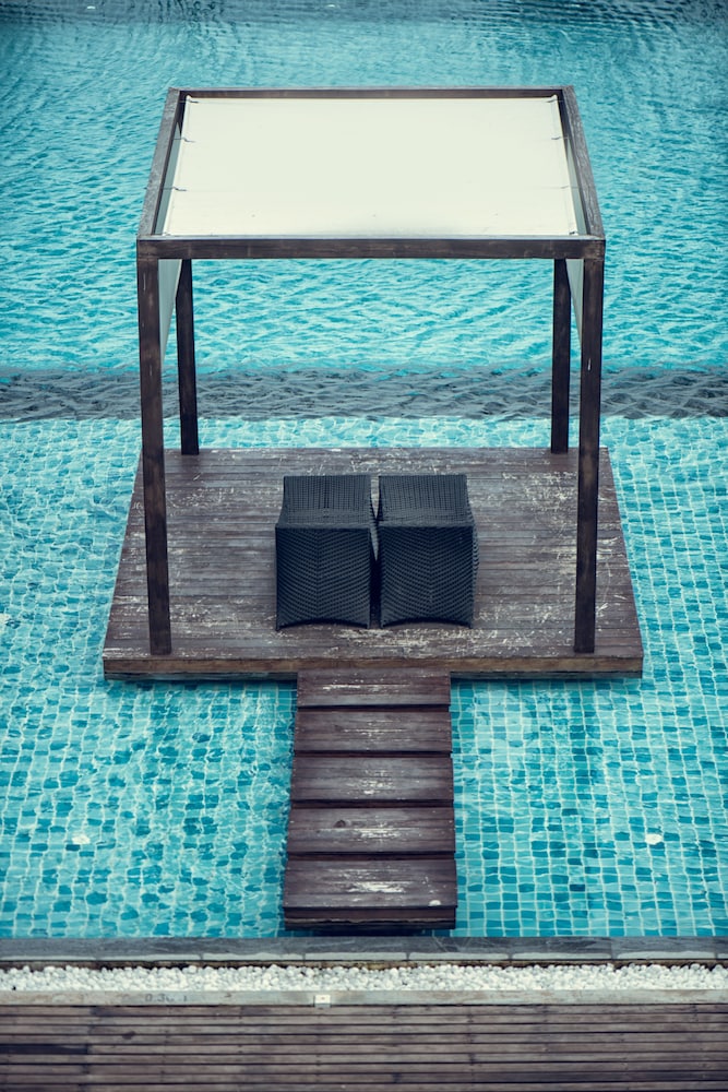 Suriya Resort — Swimming pool in Negombo, Western Province