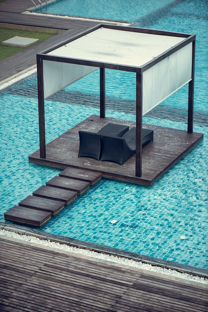 Suriya Resort — Swimming pool in Negombo, Western Province