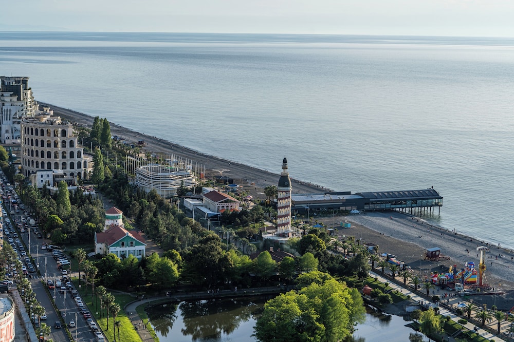 Alliance Palace Batumi - zdjęcie 3