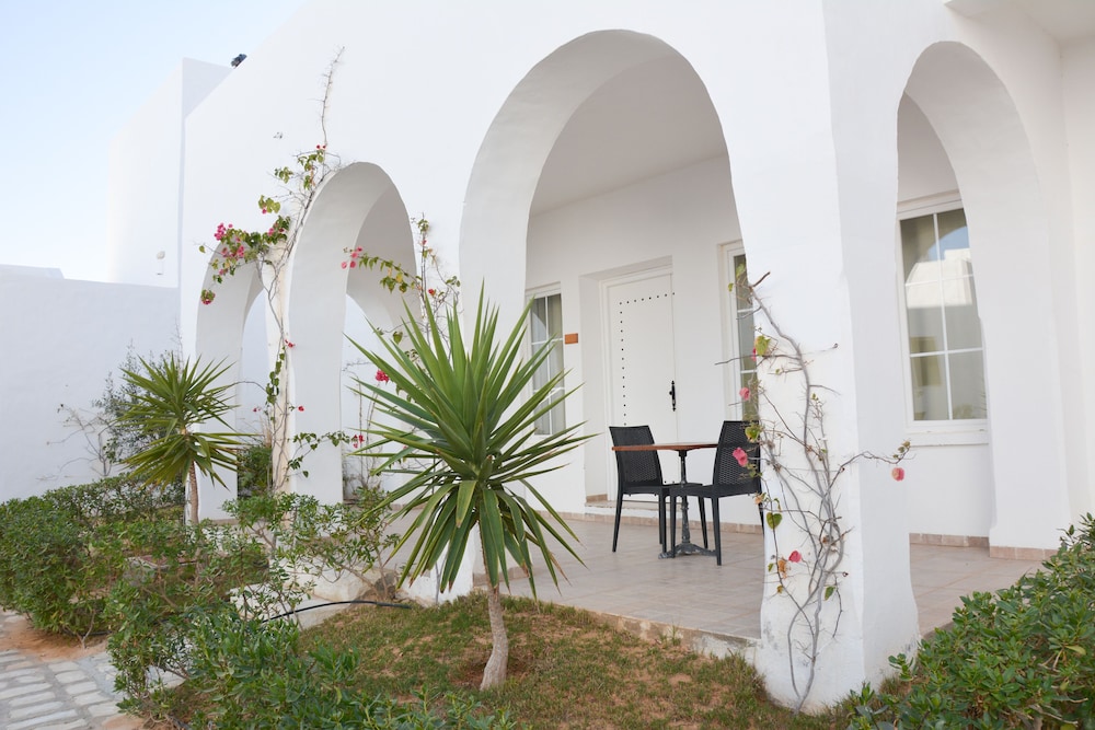 Les Jardins De Toumana — Hotel building in Midoun, Medenine