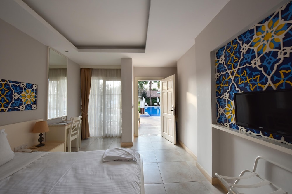 Sea Breeze Hotel & Apartments — Hotel rooms in Fethiye, Mugla