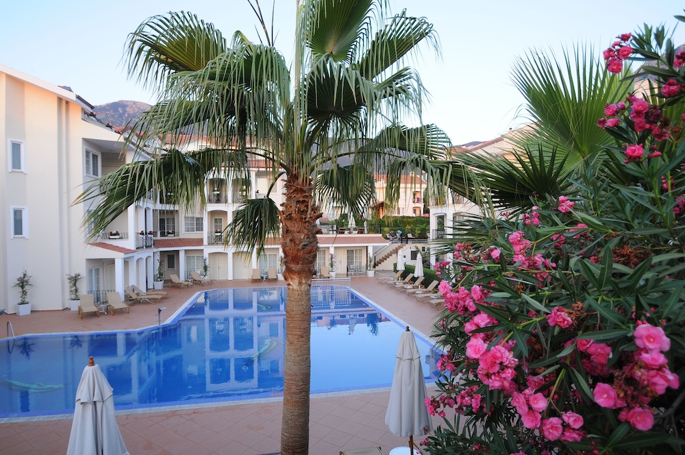 Sea Breeze Hotel & Apartments — Hotel building in Fethiye, Mugla