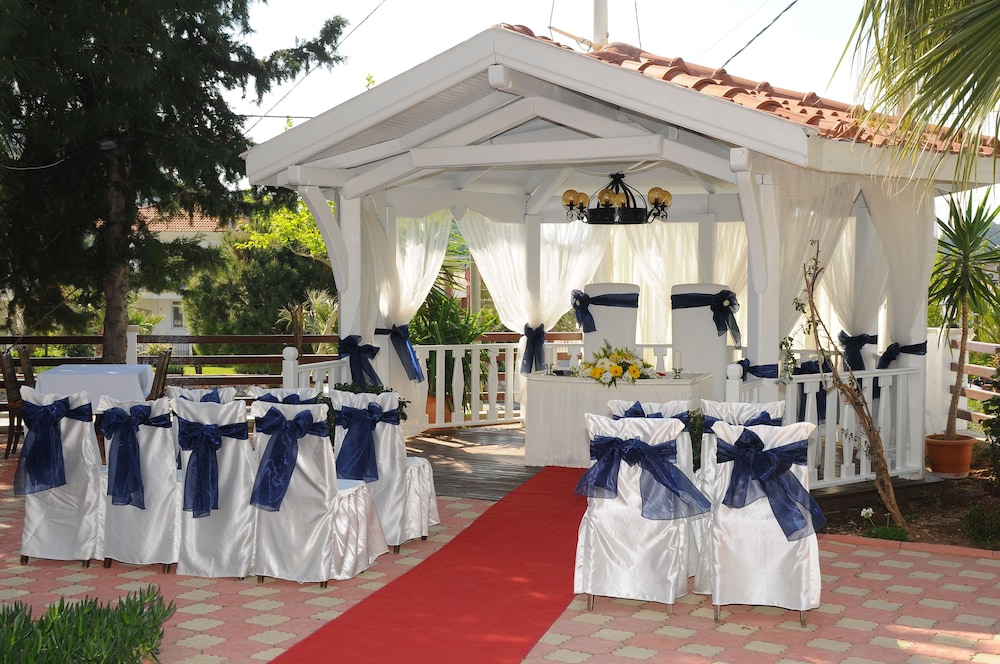 Sea Breeze Hotel & Apartments — Hotel building in Fethiye, Mugla