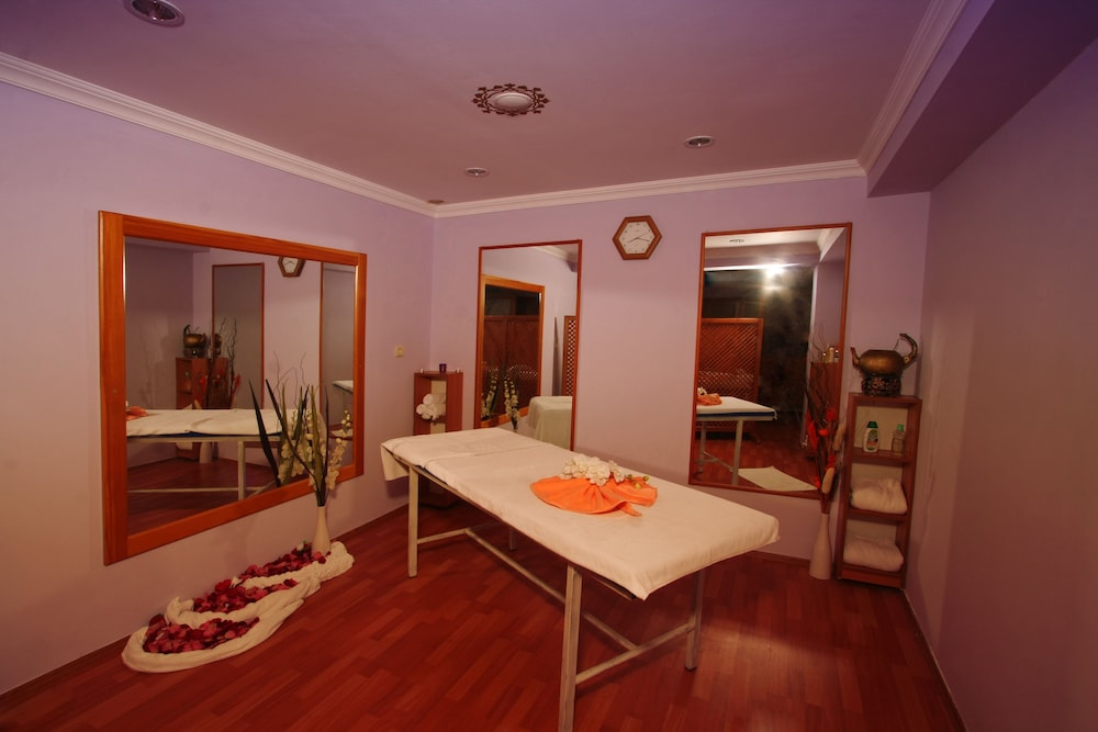 Sea Breeze Hotel & Apartments — Hotel rooms in Fethiye, Mugla