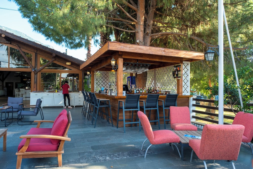 Sea Breeze Hotel & Apartments — Restaurant & bars in Fethiye, Mugla