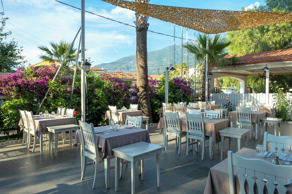 Sea Breeze Hotel & Apartments — Restaurant & bars in Fethiye, Mugla
