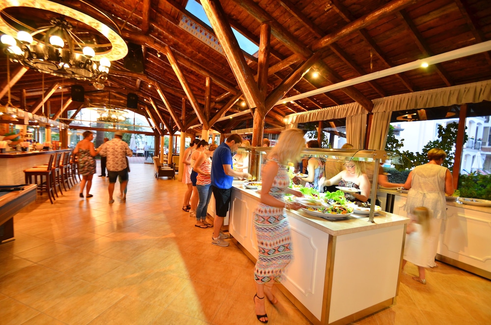 Sea Breeze Hotel & Apartments — Restaurant & bars in Fethiye, Mugla