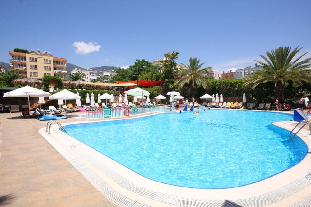 Calimera Sunpark Alanya — Swimming pool in Alanya