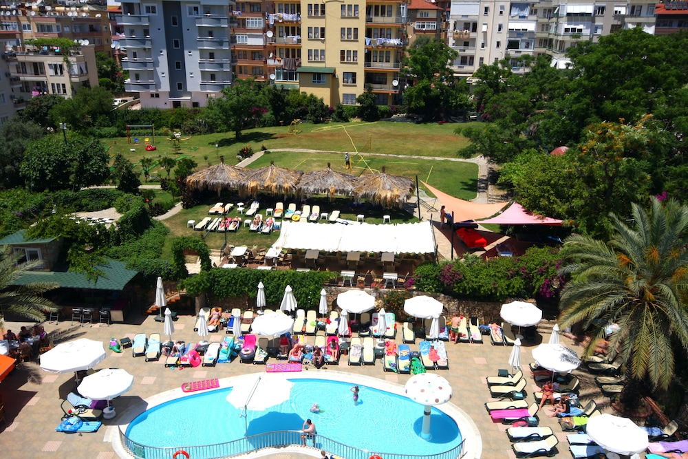 Calimera Sunpark Alanya — Swimming pool in Alanya