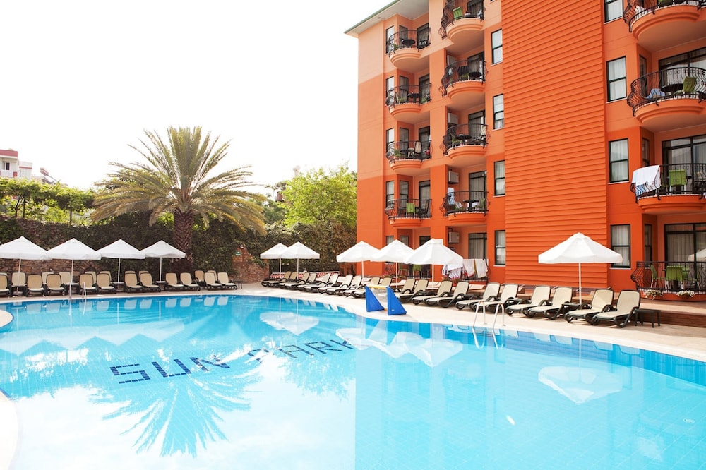 Calimera Sunpark Alanya — Swimming pool in Alanya