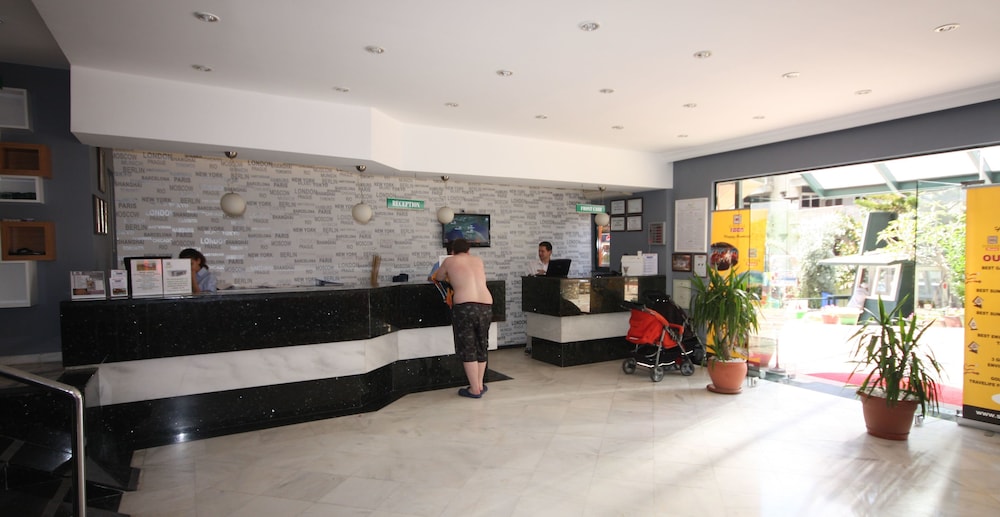 Calimera Sunpark Alanya — Hotel building in Alanya