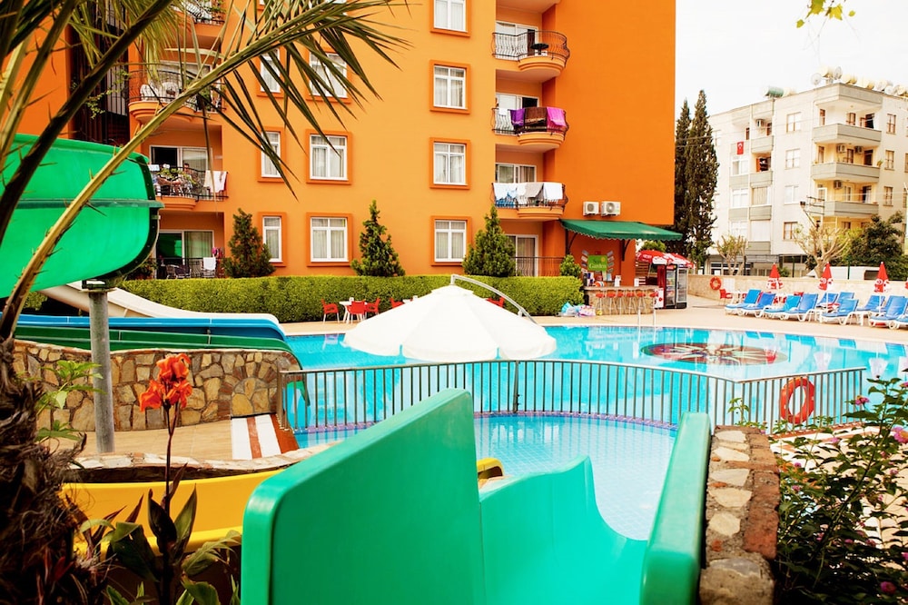Calimera Sunpark Alanya — Swimming pool in Alanya