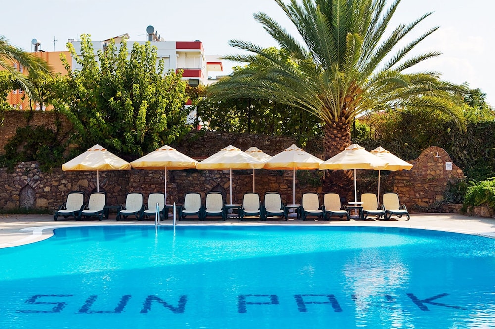 Calimera Sunpark Alanya — Swimming pool in Alanya