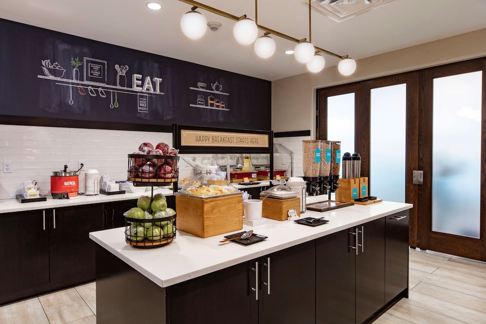 Hampton Inn & Suites Miami-Airport South-Blue Lagoon — Restaurant & bars in Miami, Florida