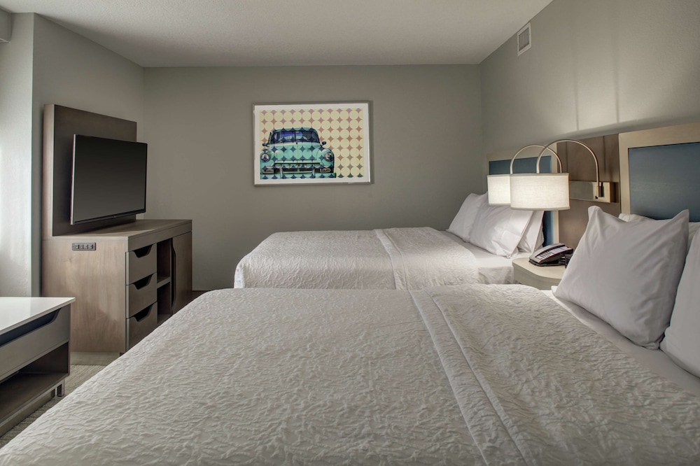 Hampton Inn & Suites Miami-Airport South-Blue Lagoon — Hotel rooms in Miami, Florida