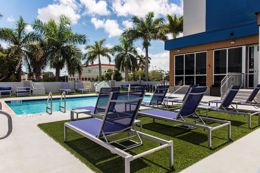 Hampton Inn & Suites Miami-Airport South-Blue Lagoon — Swimming pool in Miami, Florida