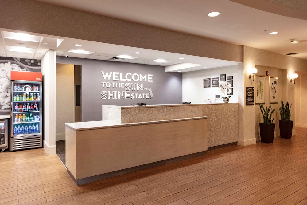 Hampton Inn & Suites Miami-Airport South-Blue Lagoon — Hotel building in Miami, Florida