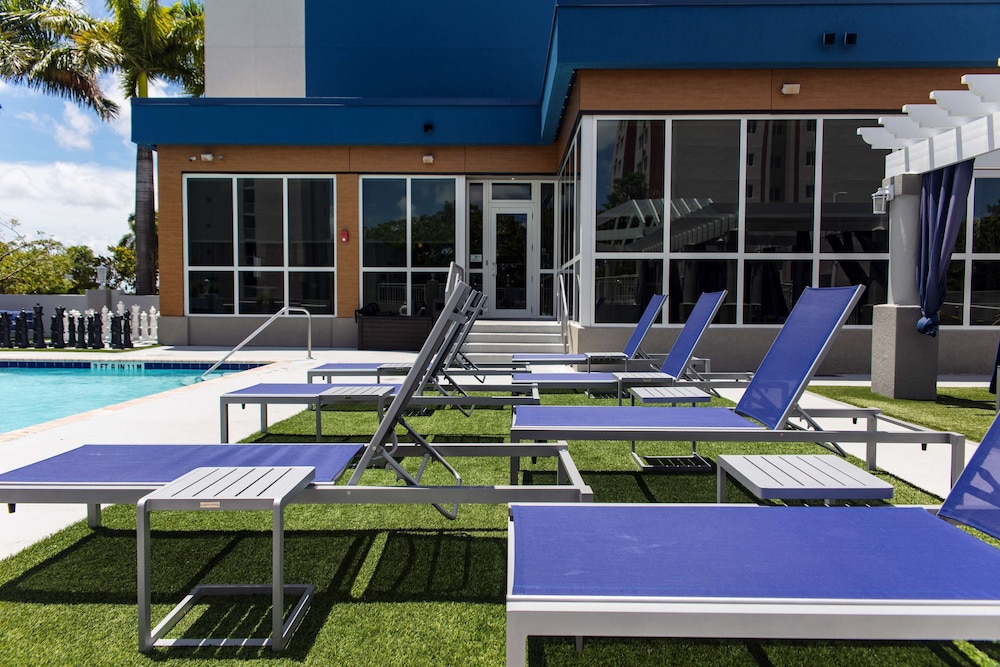 Hampton Inn & Suites Miami-Airport South-Blue Lagoon — Swimming pool in Miami, Florida