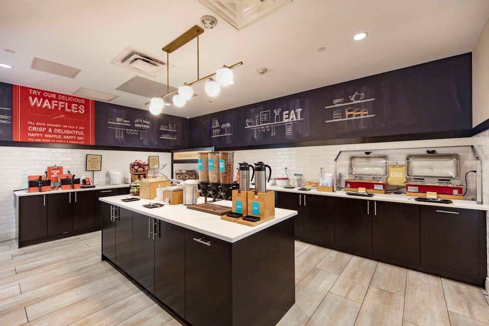 Hampton Inn & Suites Miami-Airport South-Blue Lagoon — Restaurant & bars in Miami, Florida