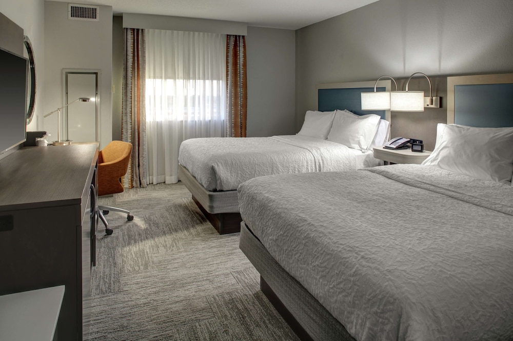 Hampton Inn & Suites Miami-Airport South-Blue Lagoon — Hotel rooms in Miami, Florida