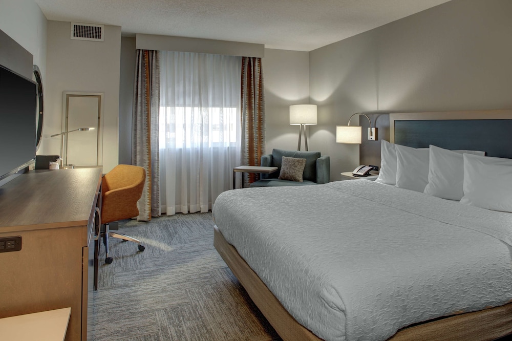 Hampton Inn & Suites Miami-Airport South-Blue Lagoon — Hotel rooms in Miami, Florida