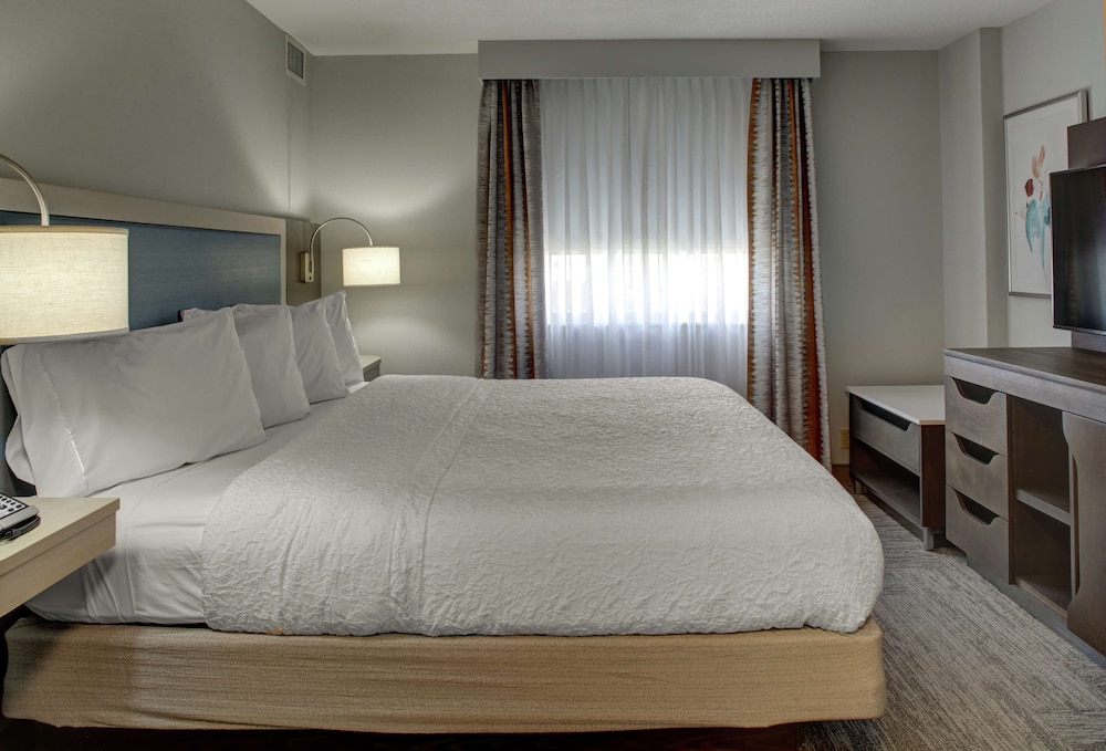 Hampton Inn & Suites Miami-Airport South-Blue Lagoon — Hotel rooms in Miami, Florida