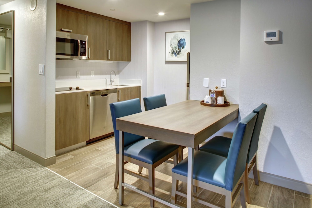 Hampton Inn & Suites Miami-Airport South-Blue Lagoon — Hotel rooms in Miami, Florida