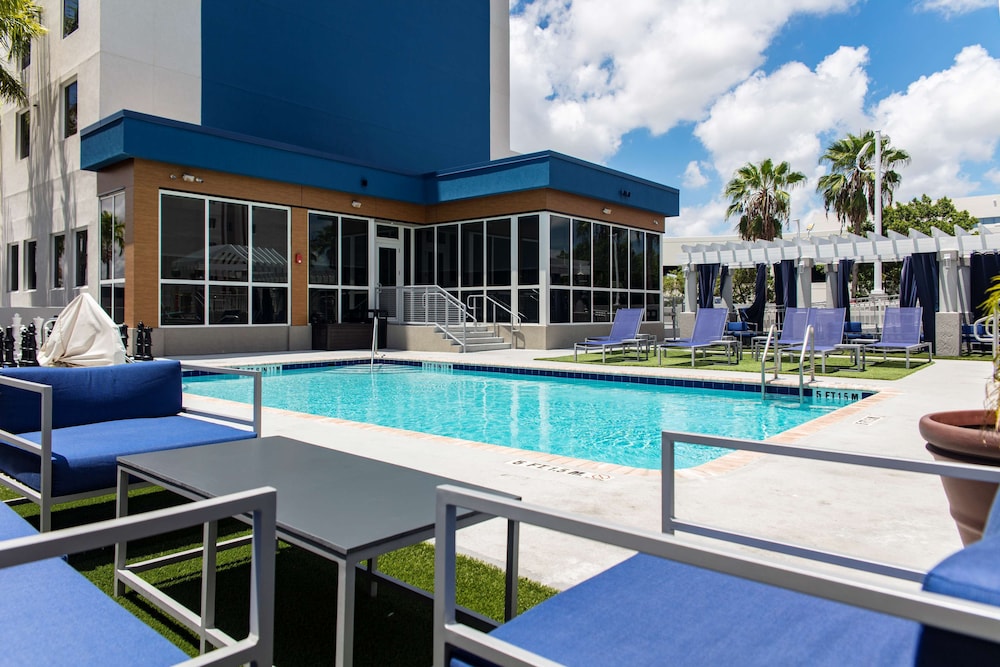 Hampton Inn & Suites Miami-Airport South-Blue Lagoon — Main photo in Miami, Florida
