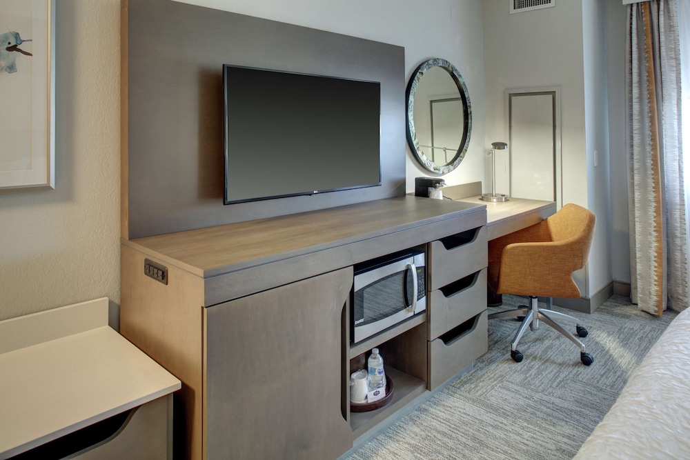 Hampton Inn & Suites Miami-Airport South-Blue Lagoon — Hotel rooms in Miami, Florida