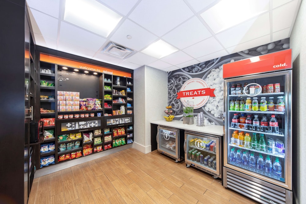 Hampton Inn & Suites Miami-Airport South-Blue Lagoon — Restaurant & bars in Miami, Florida